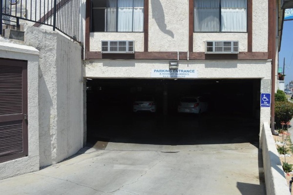 Jolly Roger Hotel image 12